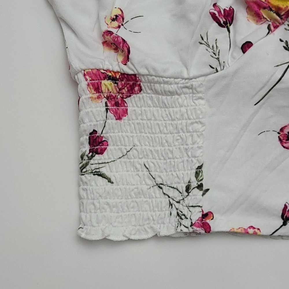 NWT Forever 21 Floral Top - Picture 2 of 5